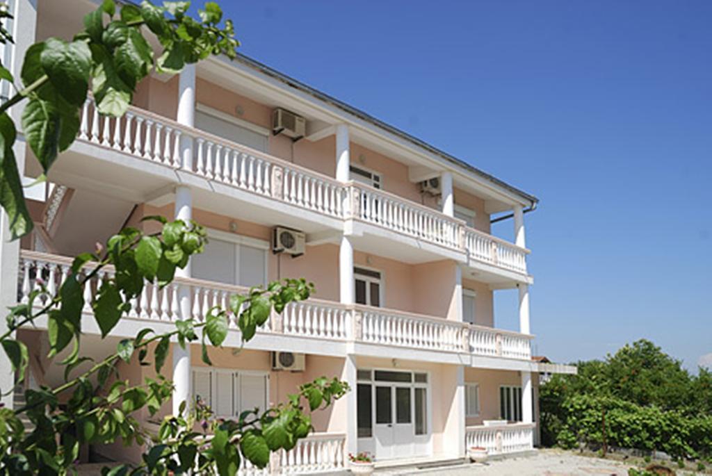 Di Vincenzo Inn Ούλτσιν Εξωτερικό φωτογραφία